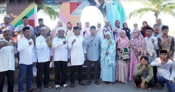 Camat Ujung Tanah Ikuti Sholat Subuh Berjamaah dan Tabligh Akbar Pemerintah Kota Makassar