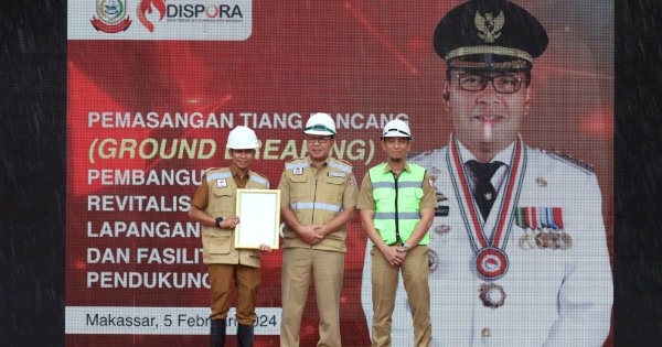 Dinas PM-PTSP Serahkan IMB Revitalisasi Lapangan Karebosi