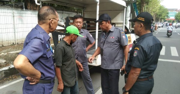 Gerak Cepat, TRC Perumda Parkir Makassar Razia Jukir Liar di Jalan Kartini -Sudirman