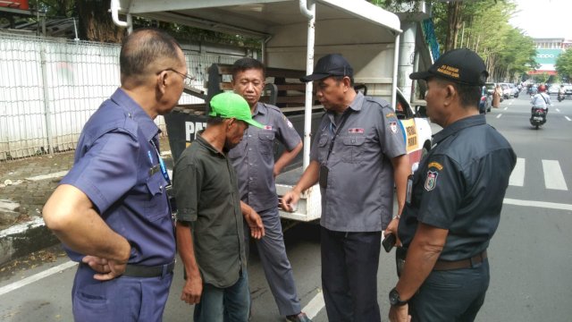 Gerak Cepat, TRC Perumda Parkir Makassar Razia Jukir Liar di Jalan Kartini -Sudirman