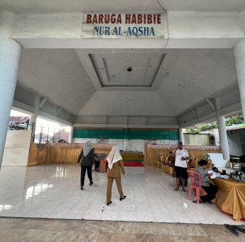 Danny Pomanto Nyoblos di TPS 001 Mamajang