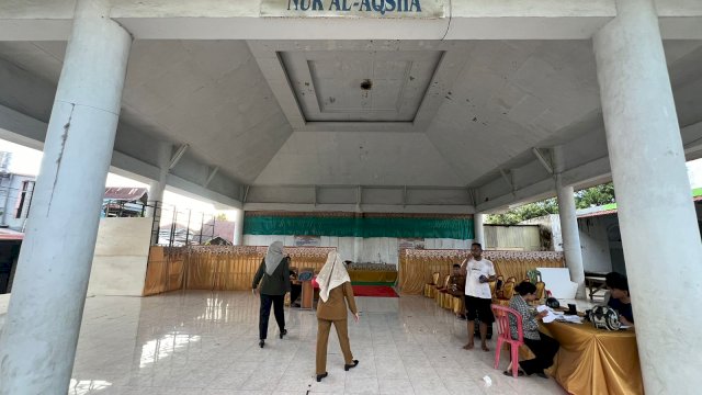 Danny Pomanto Nyoblos di TPS 001 Mamajang