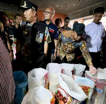 Pasca Pemilu, Danny Pomanto dan Pj Gubernur Bahtiar Tinjau Harga Komoditi di Pasar Terong