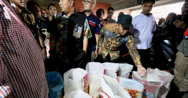 Pasca Pemilu, Danny Pomanto dan Pj Gubernur Bahtiar Tinjau Harga Komoditi di Pasar Terong
