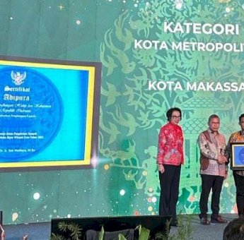 Disaksikan Wapres Ma’ruf Amin, Plt Kepala DLH Makassar Terima Penghargaan Adipura 2023 di Jakarta