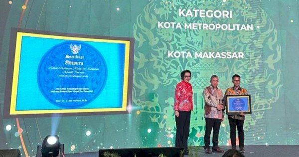 Disaksikan Wapres Ma’ruf Amin, Plt Kepala DLH Makassar Terima Penghargaan Adipura 2023 di Jakarta