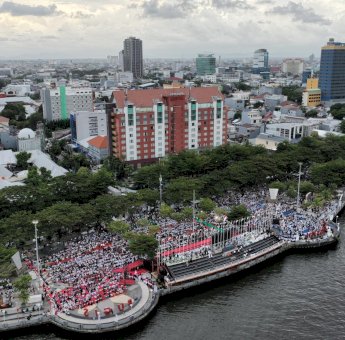 Buka Puasa Kerajaan Arab Saudi di Pantai Losari Makassar Pecahkan Rekor MURI