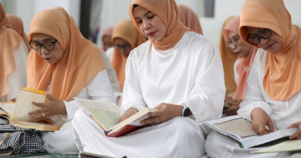 Tahsin Al-Quran dan Bagi-Bagi Takjil DWP Makassar, Fadliah Firman: Momentum Memupuk Keberkahan dalam Kebersamaan