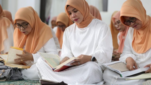 Tahsin Al-Quran dan Bagi-Bagi Takjil DWP Makassar, Fadliah Firman: Momentum Memupuk Keberkahan dalam Kebersamaan