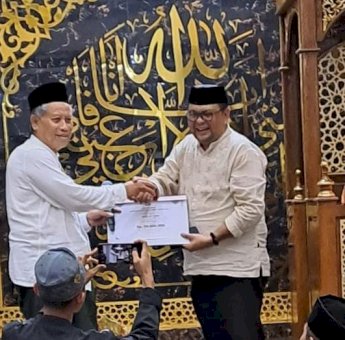 Safari Ramadan 1445 Hijriah, Syahruddin Wakili Pemkot Makassar Salurkan Bantuan Pembangunan Masjid Al-Falah di Manggala