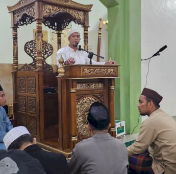 Muh Rheza Safari Ramadan di Masjid Nurul Ikhlas Tamalanrea, Serahkan Bantuan Dana Hibah Rp50 Juta