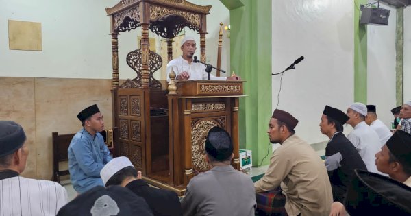 Muh Rheza Safari Ramadan di Masjid Nurul Ikhlas Tamalanrea, Serahkan Bantuan Dana Hibah Rp50 Juta