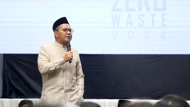 Wali Kota Makassar Moh Ramdhan Pomanto saat memimpin Rapat Koordinasi Pembahasan Perubahan Perwali Retribusi Sampah bersama Canat-Lurah di Amirullah, Sabtu (16/3) || istimewa 
