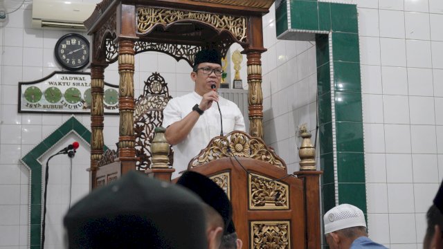 Safari Ramadan, Camat Rappocini Sampaikan Program Pemkot Makassar ke Jemaah hingga Bagikan Hibah