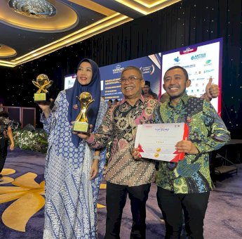 PDAM Makassar Raih Predikat Bintang Empat, Beni Iskandar Terima Penghargaan Top CEO BUMD 2024