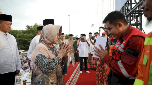 Momentum Ramadan 1445 H, Pemkot Makassar Beri Santunan 459 Satgas PU