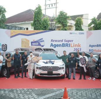 BRI Bagikan Mobil ke Agen BRILink Berprestasi