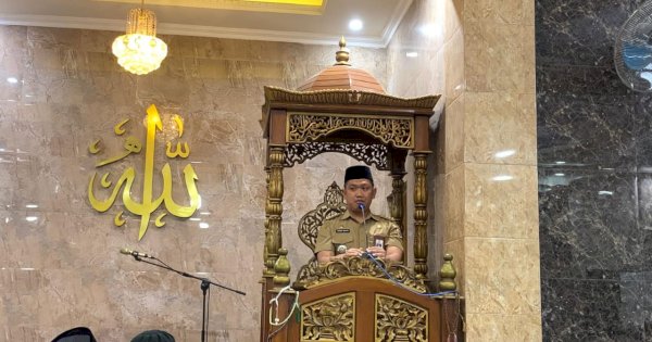 Program Jagai Anakta Digaungkan Camat Bontoala Saat Safari Ramadan di Masjid Quba