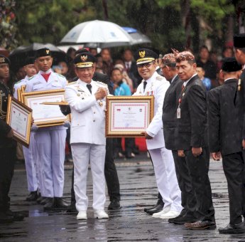 Terima Penghargaan Kota Terbaik Penyelenggaraan Pemerintahan Daerah, Danny Optimistis Makassar Kembali Raih Parasamya Purnakarya Nugraha
