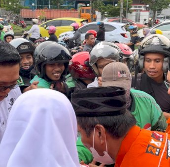 Berbagi Keberkahan di Bulan Suci Ramadan, Komunitas Golorong Bagi-Bagi Iftar di AP Pettarani