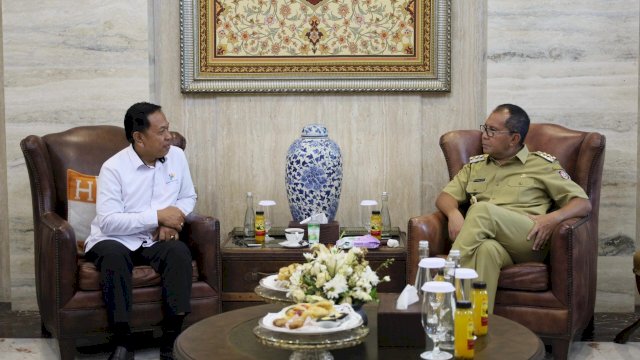 Wali Kota Makassar Moh Ramdhan Pomanto bersama Kepala BPS Makassar Abdul Hafid || istimewa 