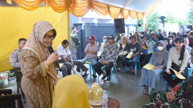 Apiati Syam Tampung Keluhan Warga Ujung Pandang