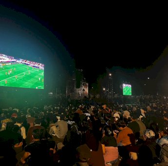 Euforia Suporter di Makassar Nobar Timnas U-23 Indonesia Lawan Irak Meski Diguyur Hujan