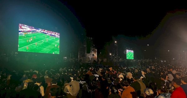 Euforia Suporter di Makassar Nobar Timnas U-23 Indonesia Lawan Irak Meski Diguyur Hujan