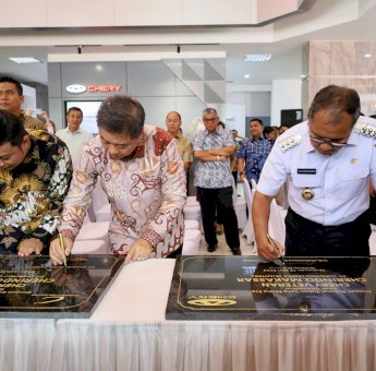 Danny Pomanto Hadiri Grand Opening Dealer Chery Veteran, Bukti Peluang Investasi Kota Makassar Kian Unggul