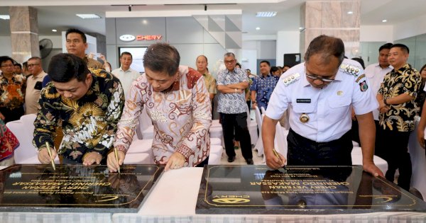 Danny Pomanto Hadiri Grand Opening Dealer Chery Veteran, Bukti Peluang Investasi Kota Makassar Kian Unggul
