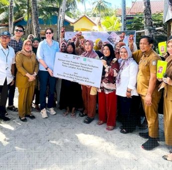 Kepala Dinas Koperasi dan UKM Dampingi Konjen Australis Kunjungan Lapangan Pulau Langkai