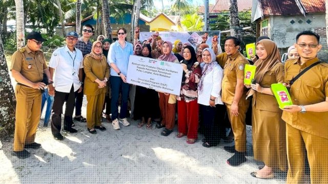 Kepala Dinas Koperasi dan UKM Dampingi Konjen Australis Kunjungan Lapangan Pulau Langkai