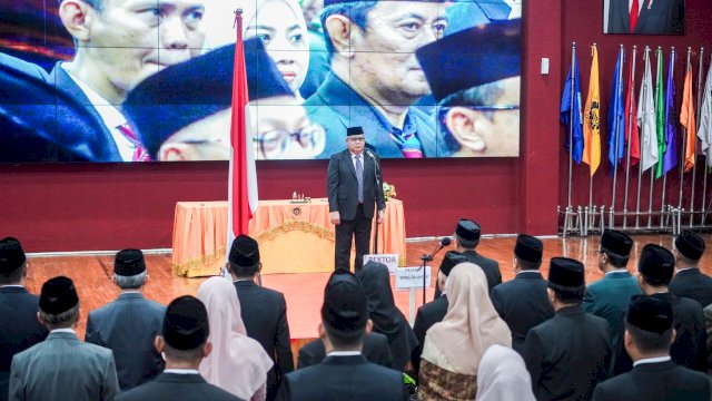 Prof Karta Jayadi Lantik 41 Pejabat Lingkup UNM