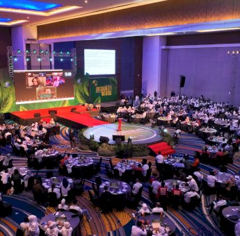 Penggiat Smart Cities Amerika Helen Santiago Paparkan Dekarbonisasi Perkotaan di Rakorsus Pemkot Makassar