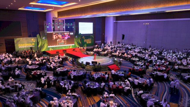 Penggiat Smart Cities Amerika Helen Santiago Paparkan Dekarbonisasi Perkotaan di Rakorsus Pemkot Makassar