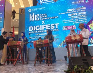 Prof Zudan Arif Fakrulloh dan Istri Kenakan Wastra Sengkang Motif Pucuk Rebung di KKS X Digifest South Sulawesi Digital Festival