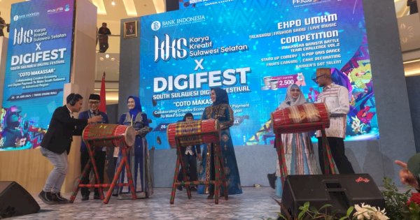 Prof Zudan Arif Fakrulloh dan Istri Kenakan Wastra Sengkang Motif Pucuk Rebung di KKS X Digifest South Sulawesi Digital Festival