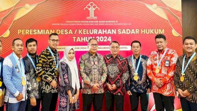 Sepuluh Camat di Makassar Terima Penghargaan dari Kemenkumham RI