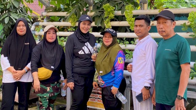 Ketua Forum Dewan Lorong (Delor) Kecamatan Ujung Tanah, menggelar kegiatan senam aerobik bersama warga
