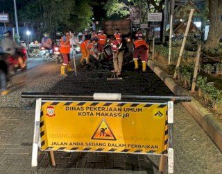 Tanggap Cepat Dinas PU Makassar, Tambal Jalan Berlubang di BTP
