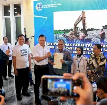 Pemkot Makassar Terima Sertifikat Elektronik dari Menteri AHY