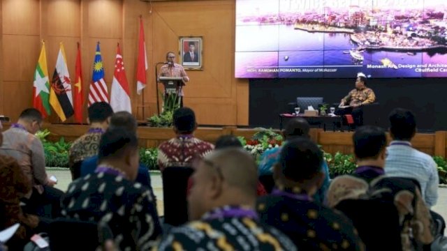 Danny Pomanto Sharing dengan Peserta Pelatihan Kepemimpinan LAN RI