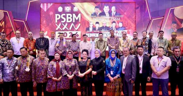 Danny Pomanto Tabuh Gendang pada Pembukaan PSBM XXIV