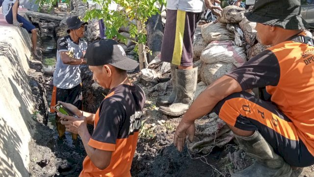 Dinas PU Masif Keruk Saluran Drainase, Jaga Kesehatan Lingkungan