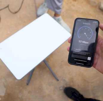 Danny Pomanto Tinjau Langsung Uji Coba Jaringan Internet Starlink di Pulau Barrang Lompo