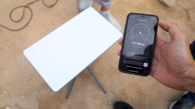 Danny Pomanto Tinjau Langsung Uji Coba Jaringan Internet Starlink di Pulau Barrang Lompo