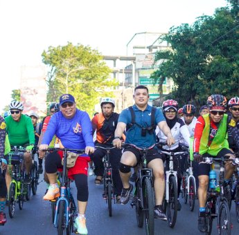 Sepeda Santai Semarakkan Rangkaian Dies Natalis UNM ke 63, Karta Jayadi: Mari Kita Bangun kebersamaan