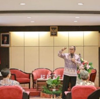 Danny Pomanto-Mahasiswa UGM Diskusi Makassar Kota Rendah Karbon: Kuncinya Perilaku Masyarakat