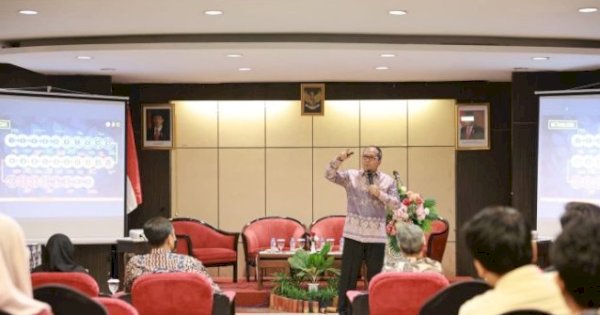 Danny Pomanto-Mahasiswa UGM Diskusi Makassar Kota Rendah Karbon: Kuncinya Perilaku Masyarakat