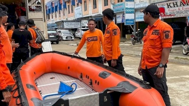 BPBD Makassar Ikut Bantu Evakuasi Korban Banjir di Wajo